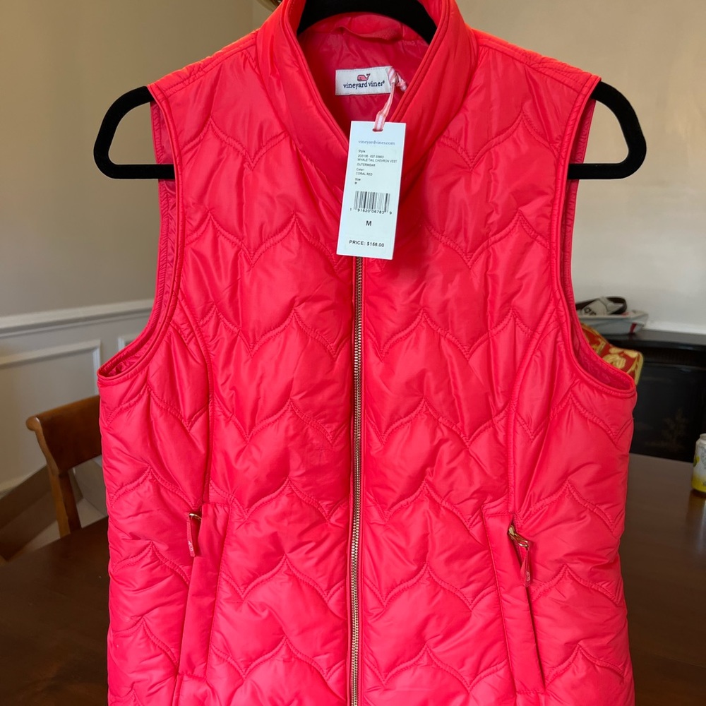 Vineyard Vines Women’s Quilted Coral Whale Tail Puffer Vest Size Medium NWT